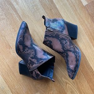 Qupid Black & Brown Snakeskin Booties, size 7.